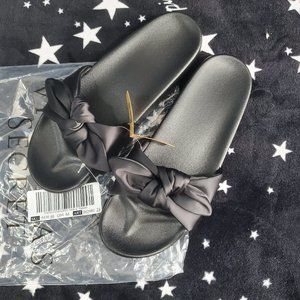 NWT Victoria's Secret Black Slides with Bow